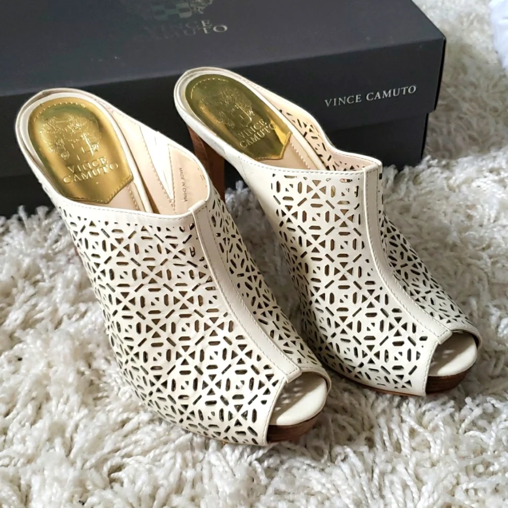 VINCE CAMUTO leather platform sandals